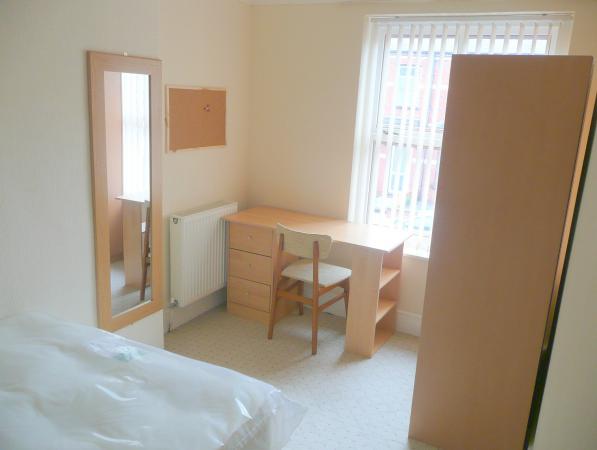 4 Bedroomed Furnished House22 Friars Avenue, Bangor,Gwynedd,, Bangor, LL57 1BB