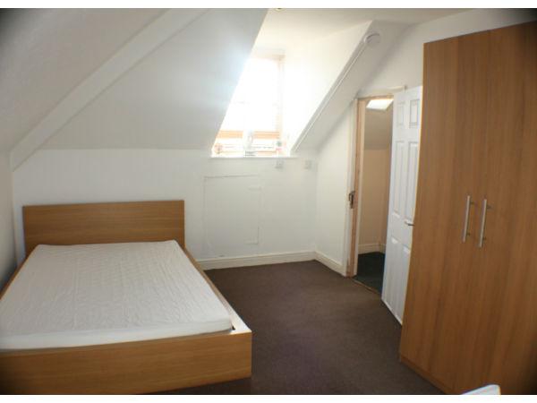 STUDENT SHARED HOUSE | 5 Bedrooms - Available 1st September 2014 - Stonehill Road, Derby66 Stonehill Road, Derby, DE23 6TJ
