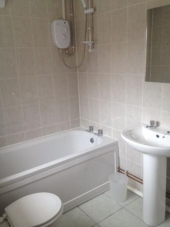 5 bedroom fully furnished flat walking distance from campus33 High Street, Knutton, Newcastle-under-Lyme, ST5 6DB