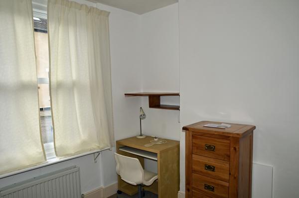 4 Bedroomed Fully Furnished House With Garden7, Gladstone Street, Bedford, Bedford, MK41 7RR