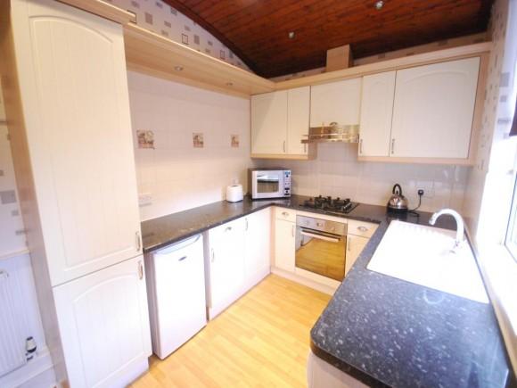 Spacious 5 bedroom mid terrace.  Close to university and amenities186 Victoria Road, Fenton, Stoke-on-Trent, ST42HQ