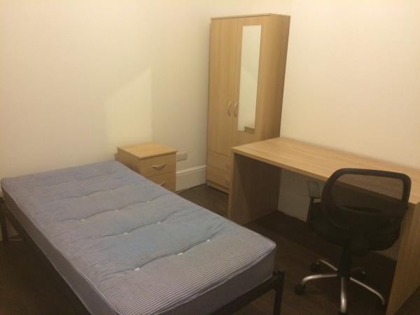 Newly refurbished house walking distance from campus, train station and hanley40 Harcourt Street, Shelton, Stoke-on-Trent, ST1 4NP