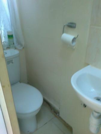 Self contained studio appartment117, Brookdene Road, London, SE18 1EH