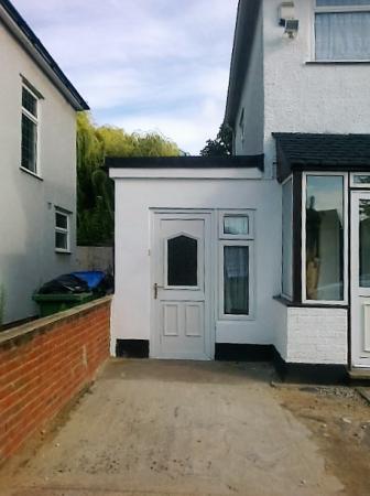 Self contained studio appartment117, Brookdene Road, London, SE18 1EH